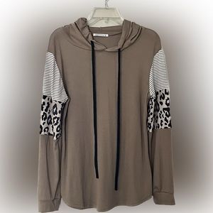 PINKMSTYLE Lightweight Tan Hoodie with Leopard and Black/White Striped Sleeves